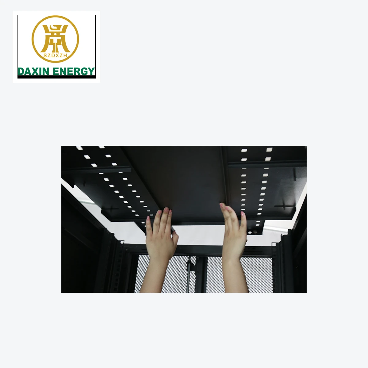 quick-release top panel inside DAXIN KH server cabinet